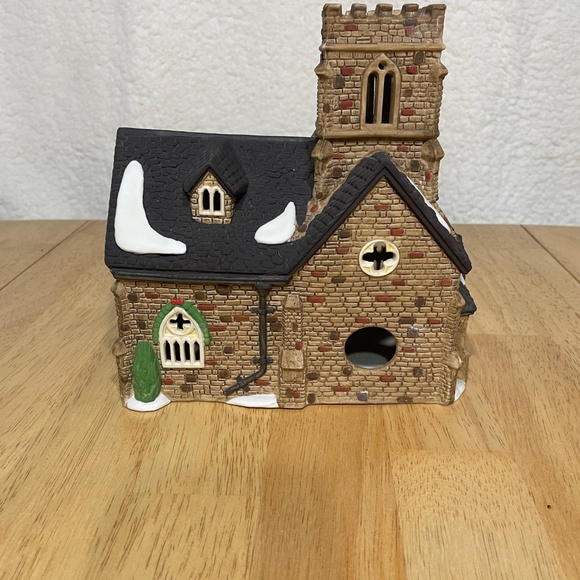 Department 56 Heritage Collection Dicken’s Village Series “Knottinghill  Church” - Picture 3 of 10